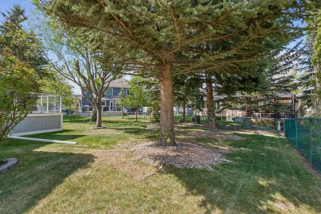 187 Hampshire Close NW Calgary AB T3A4Y1