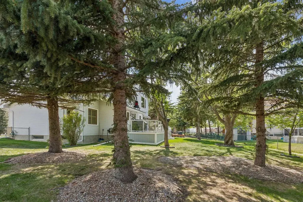 187 Hampshire Close NW Calgary AB T3A4Y1