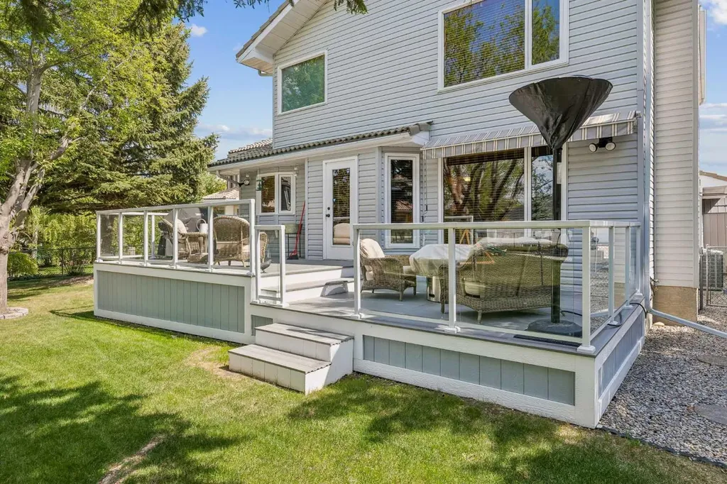 187 Hampshire Close NW Calgary AB T3A4Y1