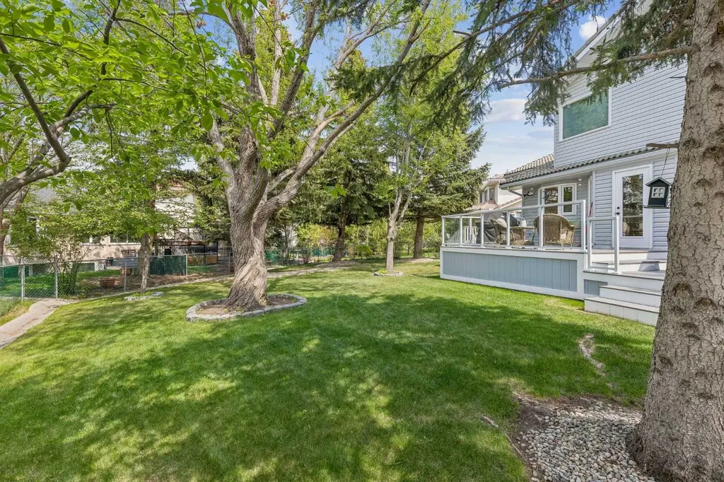 187 Hampshire Close NW Calgary AB T3A4Y1
