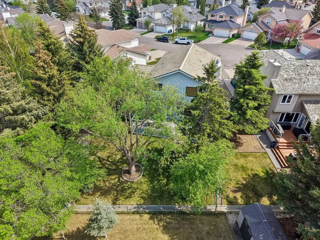 187 Hampshire Close NW Calgary AB T3A4Y1
