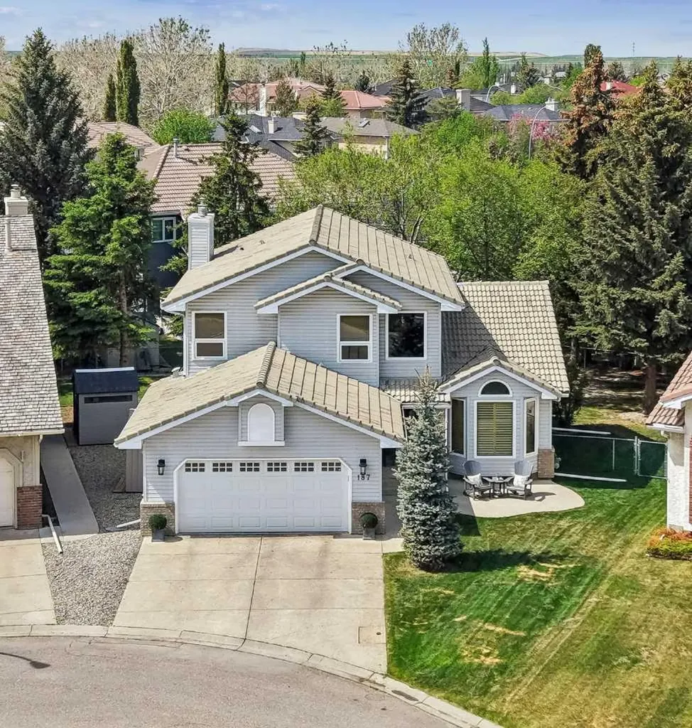 187 Hampshire Close NW Calgary AB T3A4Y1