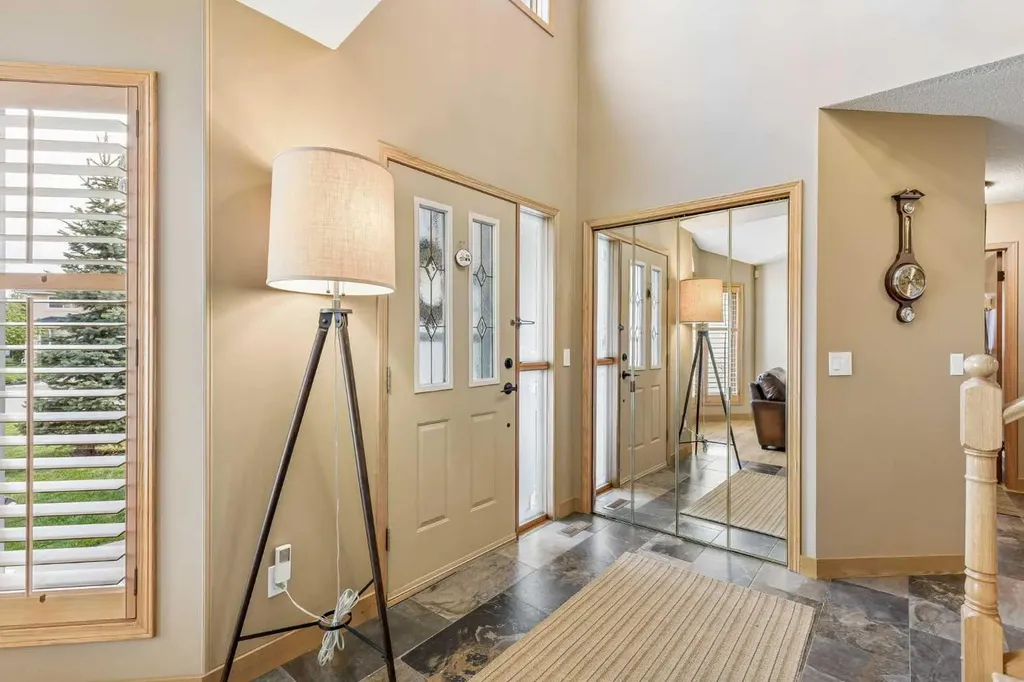 187 Hampshire Close NW Calgary AB T3A4Y1