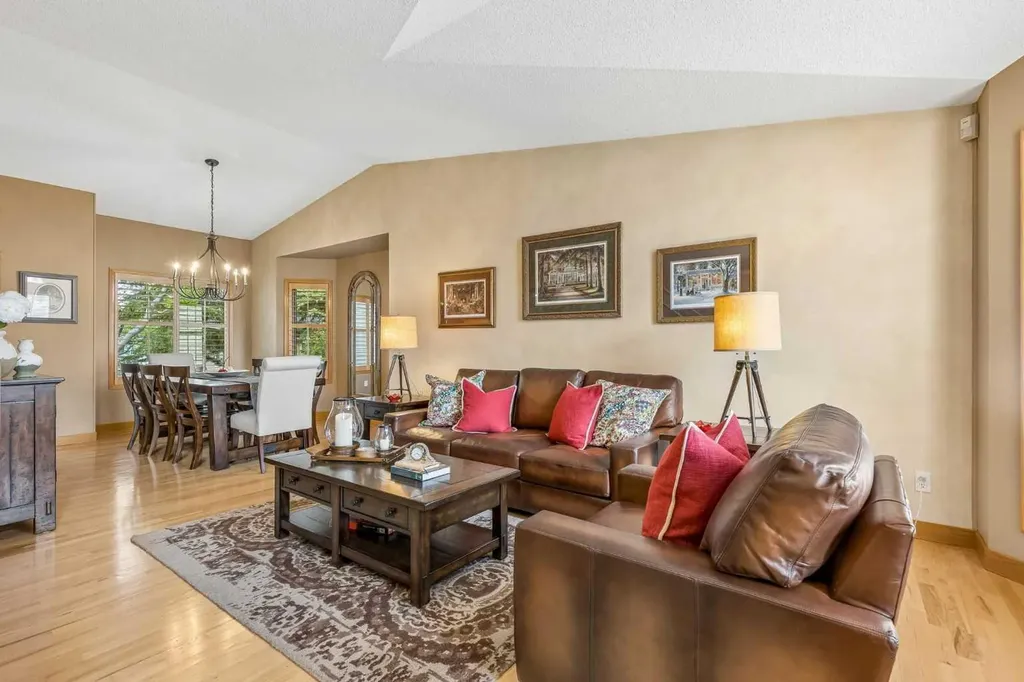 187 Hampshire Close NW Calgary AB T3A4Y1