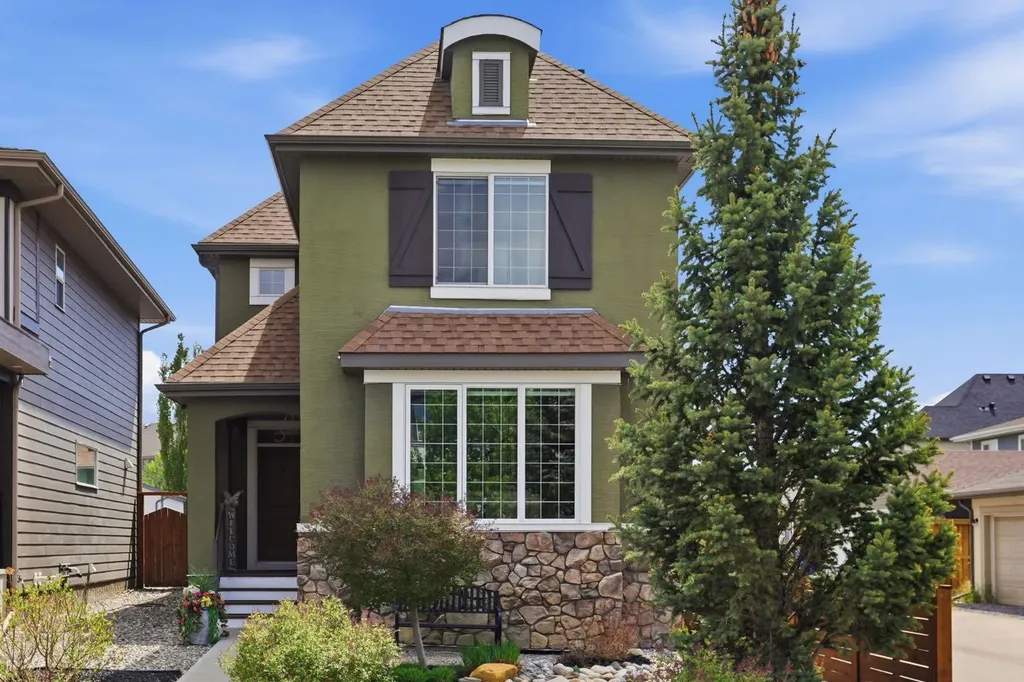 341 Marquis Heights SE Calgary AB T3M 2A7