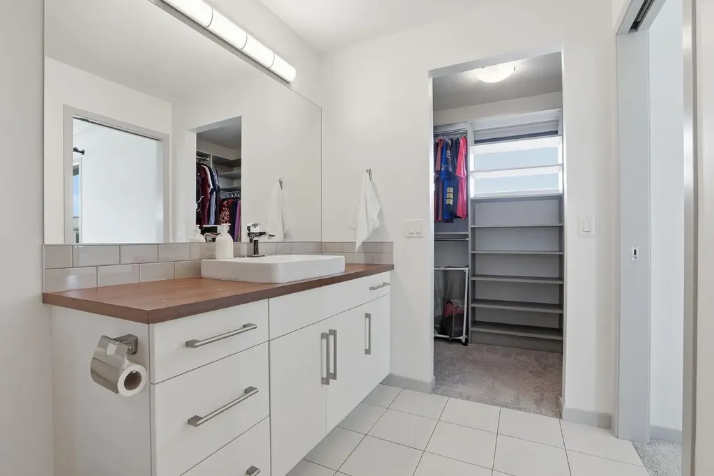 341 Marquis Heights SE Calgary AB T3M 2A7