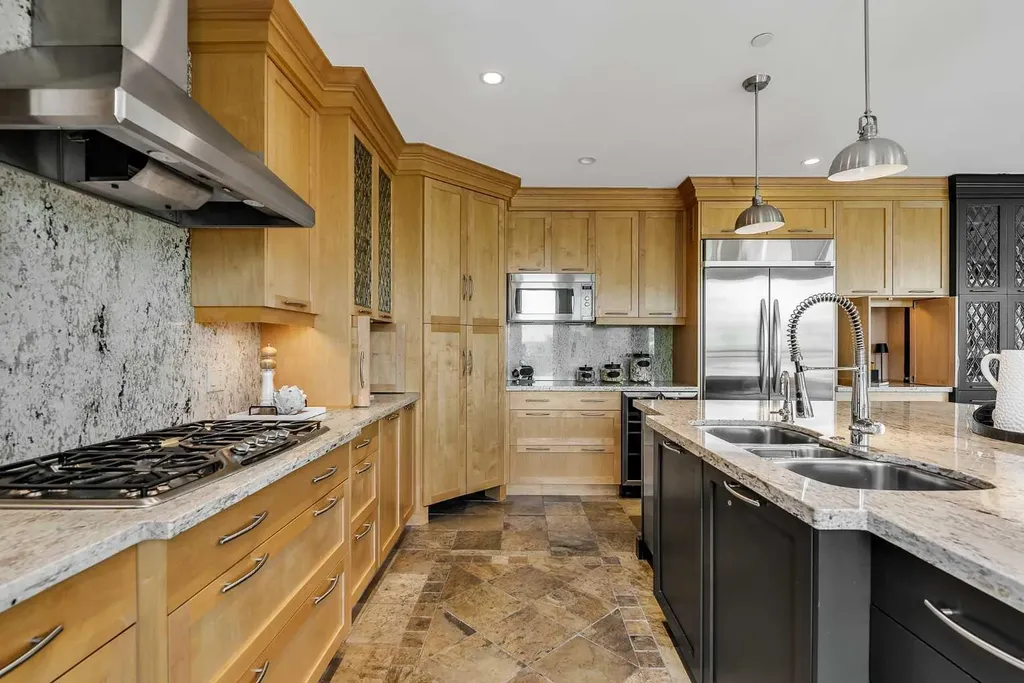 1731 13 Street SW Calgary AB T2T 3P5