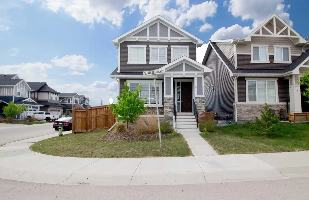 3 Sunrise Heights Cochrane AB T4C 2R8
