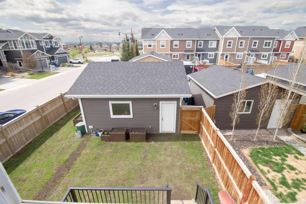 3 Sunrise Heights Cochrane AB T4C 2R8