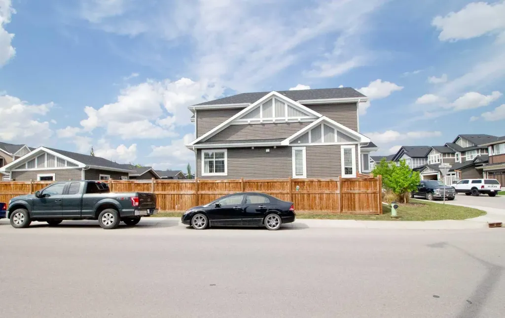 3 Sunrise Heights Cochrane AB T4C 2R8