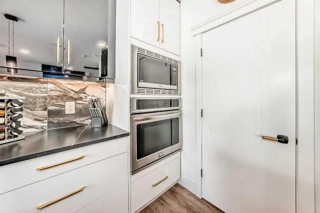 630 Rocky Ridge View NW Calgary AB T3G 5C2