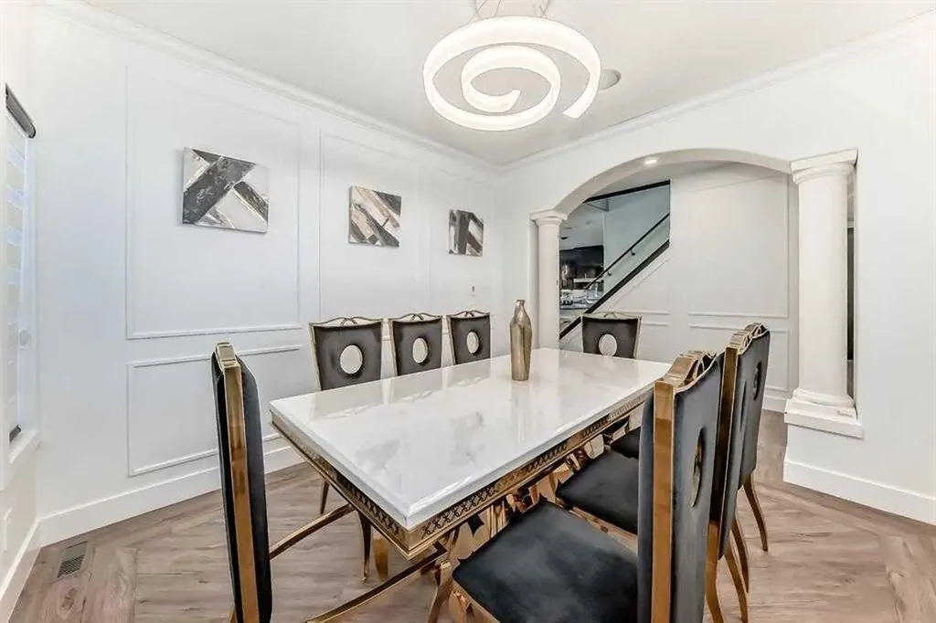 630 Rocky Ridge View NW Calgary AB T3G 5C2