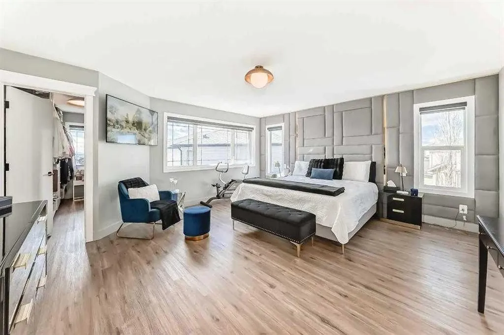 630 Rocky Ridge View NW Calgary AB T3G 5C2