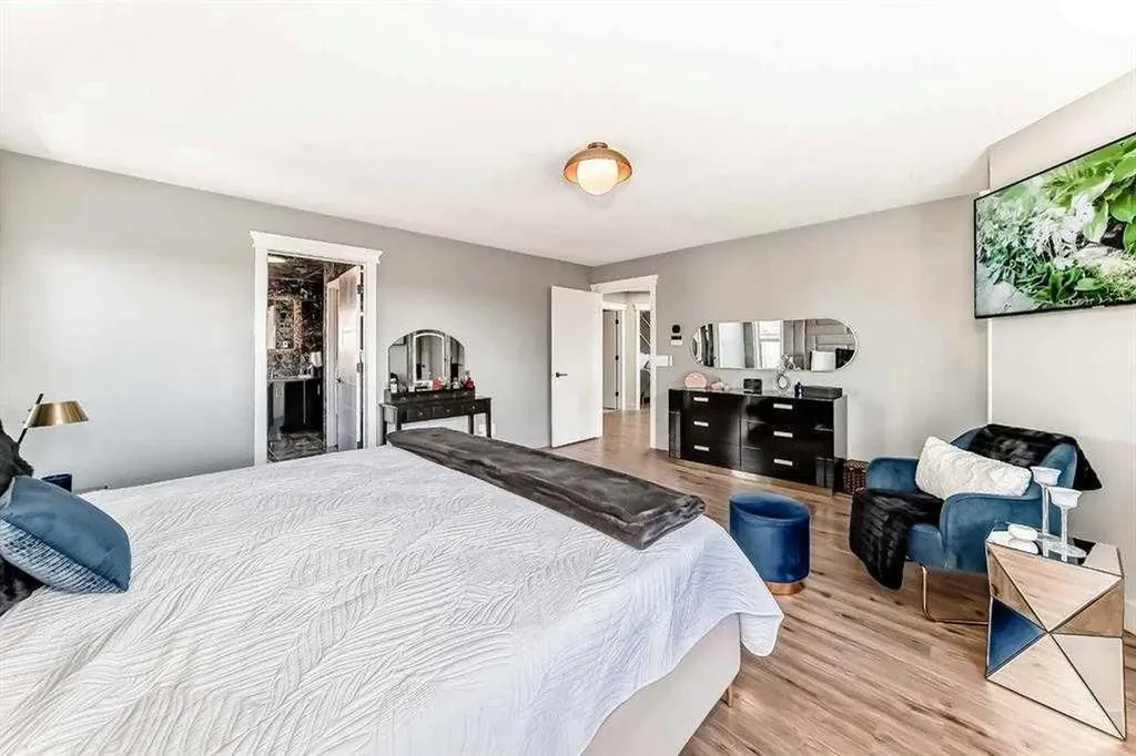 630 Rocky Ridge View NW Calgary AB T3G 5C2