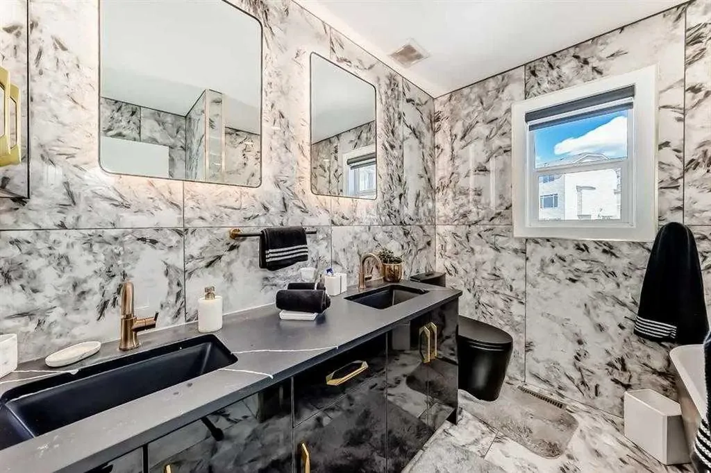 630 Rocky Ridge View NW Calgary AB T3G 5C2