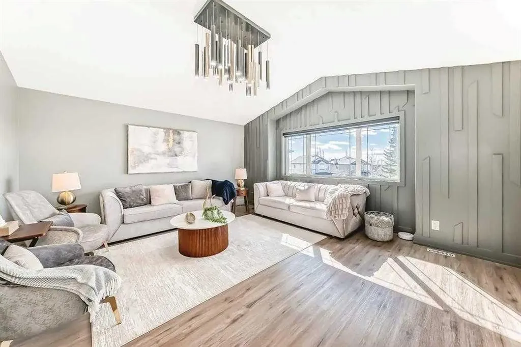 630 Rocky Ridge View NW Calgary AB T3G 5C2