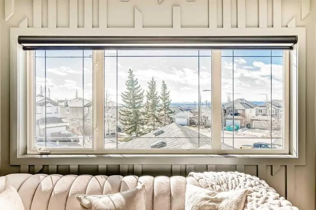 630 Rocky Ridge View NW Calgary AB T3G 5C2