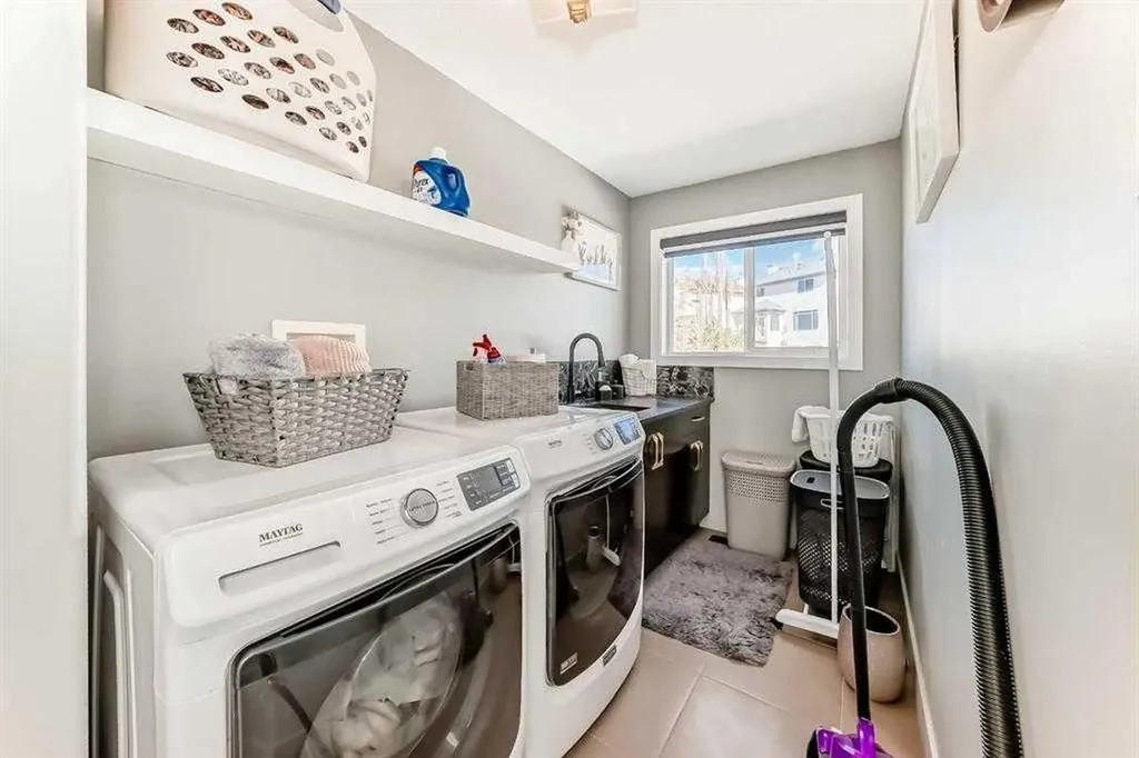 630 Rocky Ridge View NW Calgary AB T3G 5C2