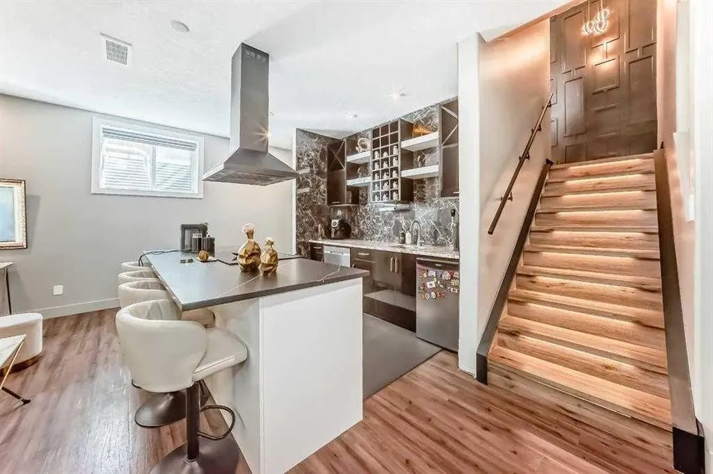 630 Rocky Ridge View NW Calgary AB T3G 5C2