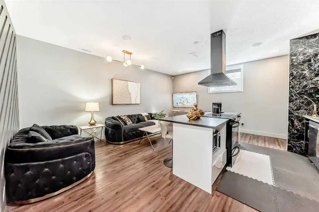 630 Rocky Ridge View NW Calgary AB T3G 5C2