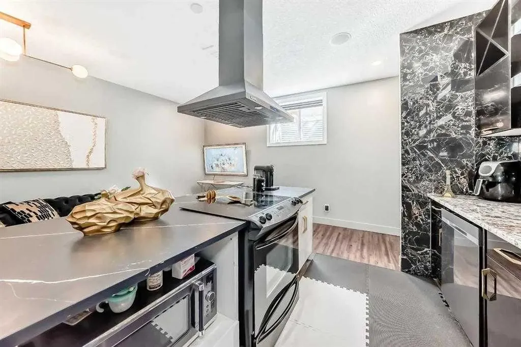 630 Rocky Ridge View NW Calgary AB T3G 5C2