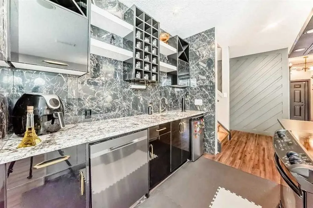 630 Rocky Ridge View NW Calgary AB T3G 5C2