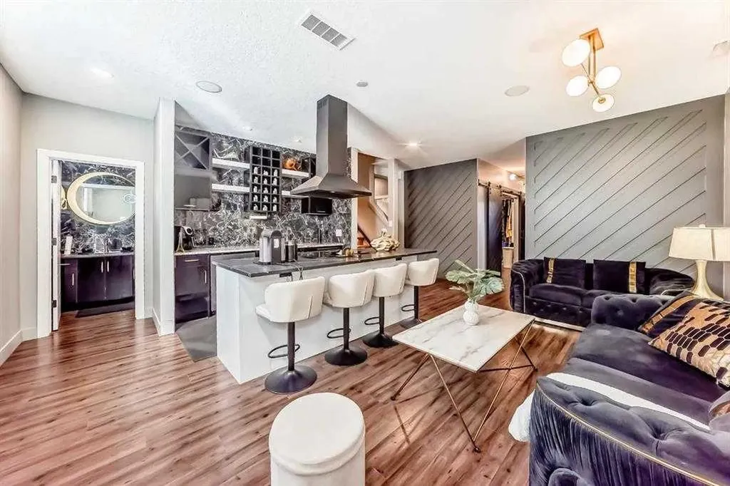 630 Rocky Ridge View NW Calgary AB T3G 5C2