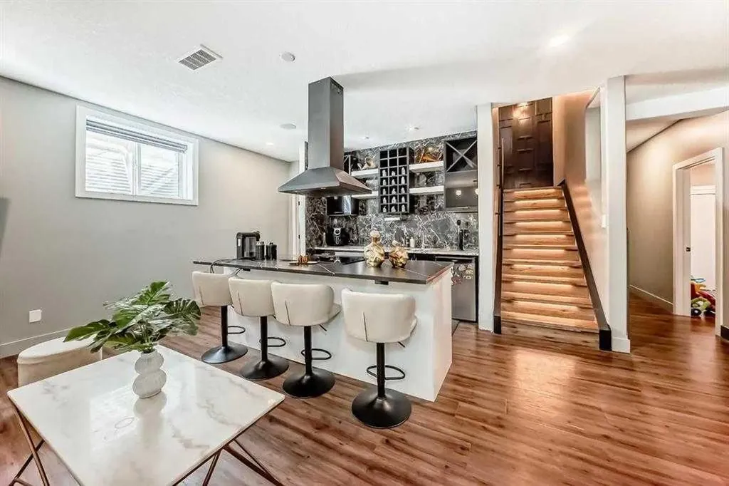 630 Rocky Ridge View NW Calgary AB T3G 5C2