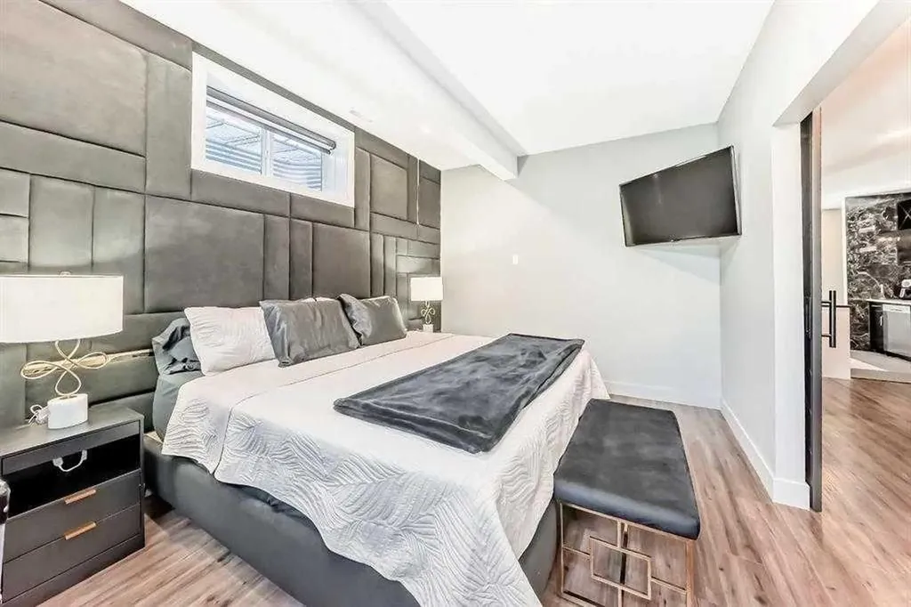 630 Rocky Ridge View NW Calgary AB T3G 5C2