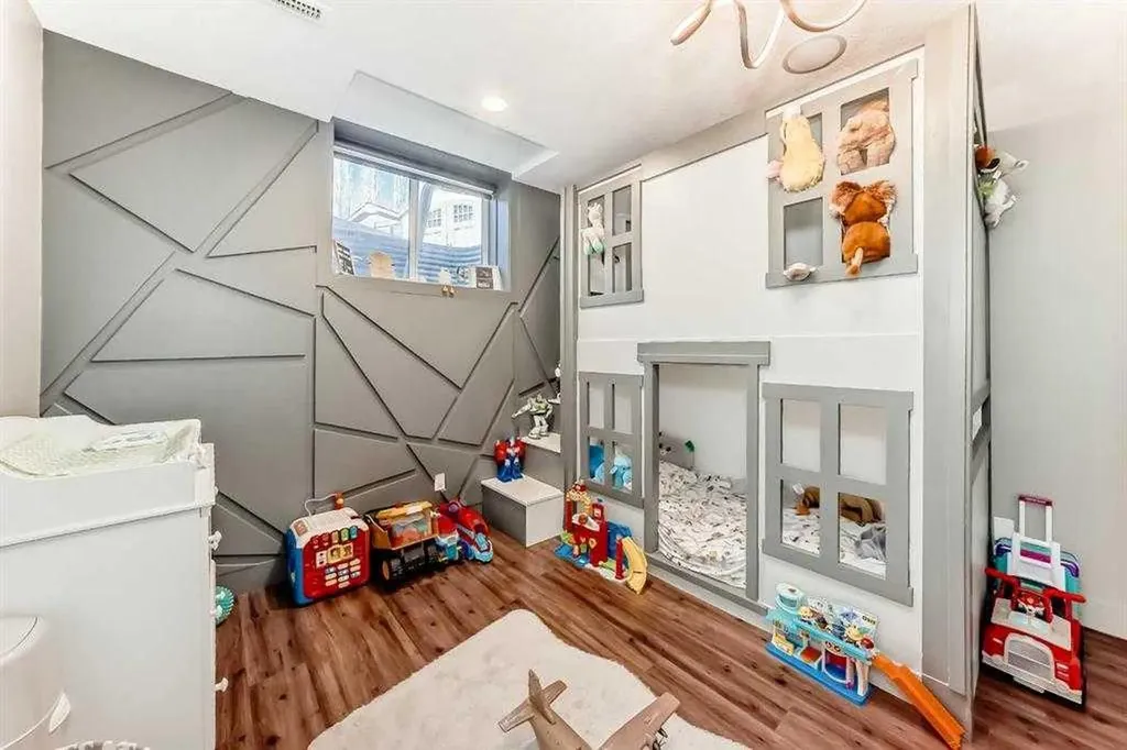 630 Rocky Ridge View NW Calgary AB T3G 5C2