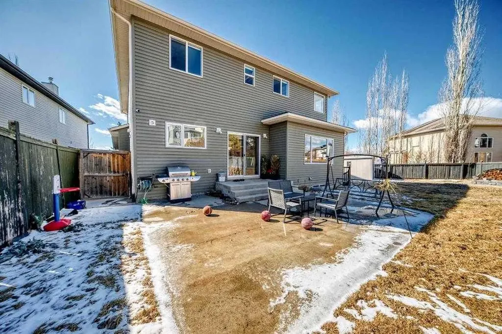 630 Rocky Ridge View NW Calgary AB T3G 5C2