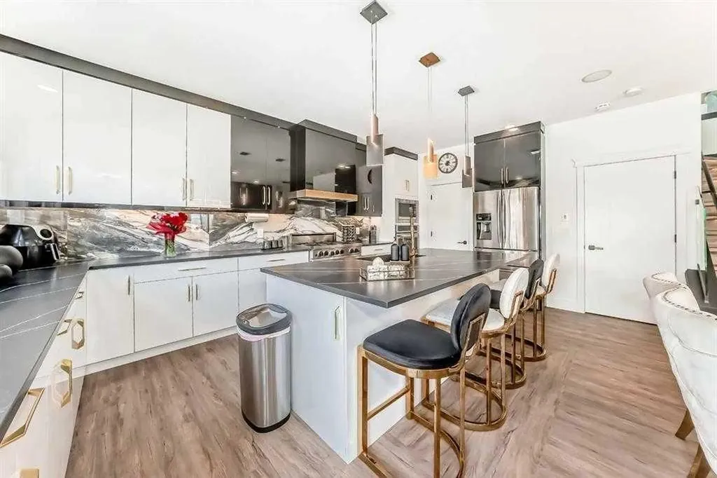 630 Rocky Ridge View NW Calgary AB T3G 5C2