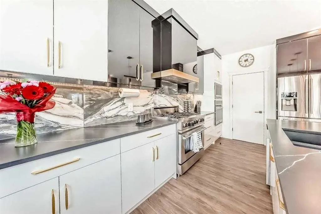 630 Rocky Ridge View NW Calgary AB T3G 5C2