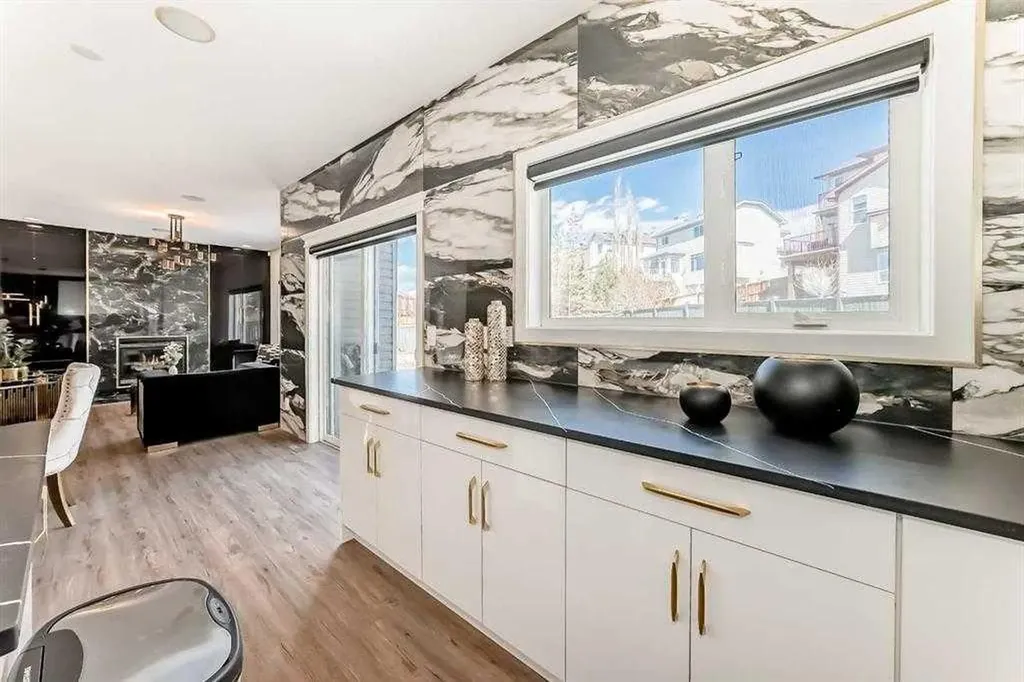 630 Rocky Ridge View NW Calgary AB T3G 5C2