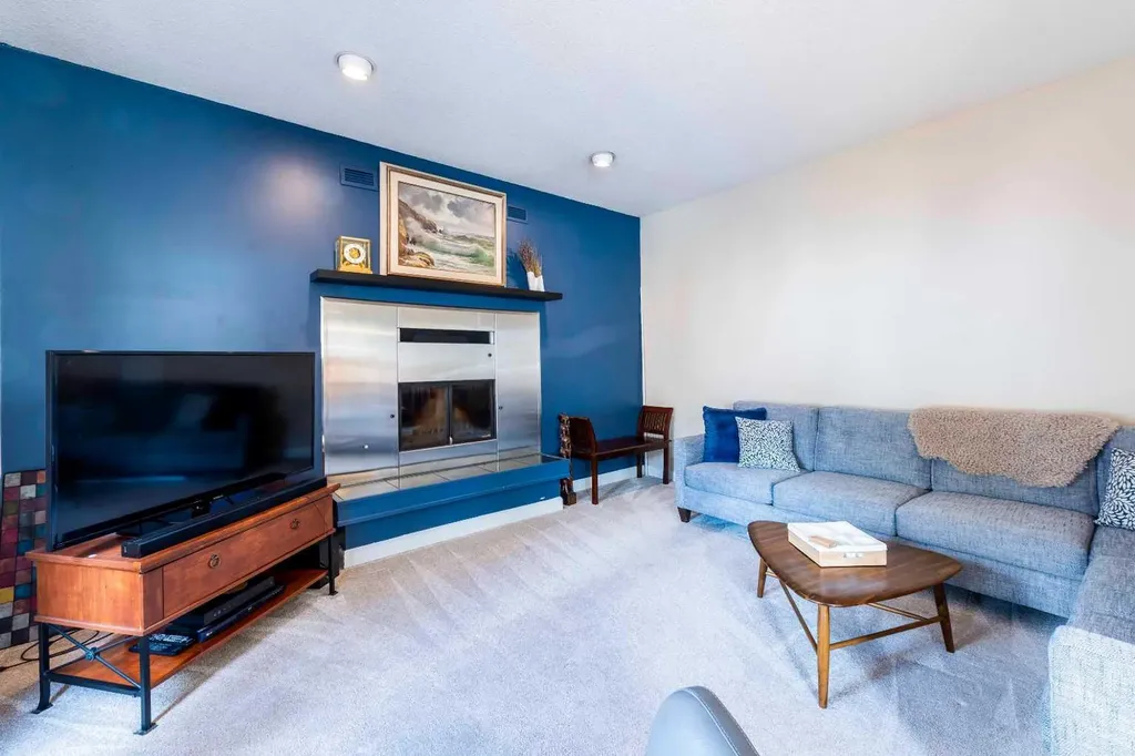 19 Maxwell Avenue Red Deer AB T4R 1P3