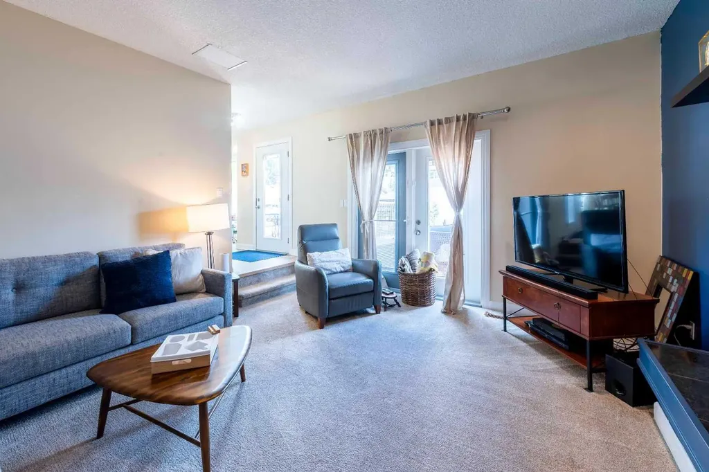 19 Maxwell Avenue Red Deer AB T4R 1P3