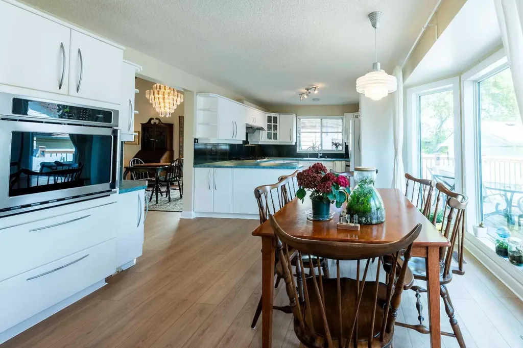 19 Maxwell Avenue Red Deer AB T4R 1P3