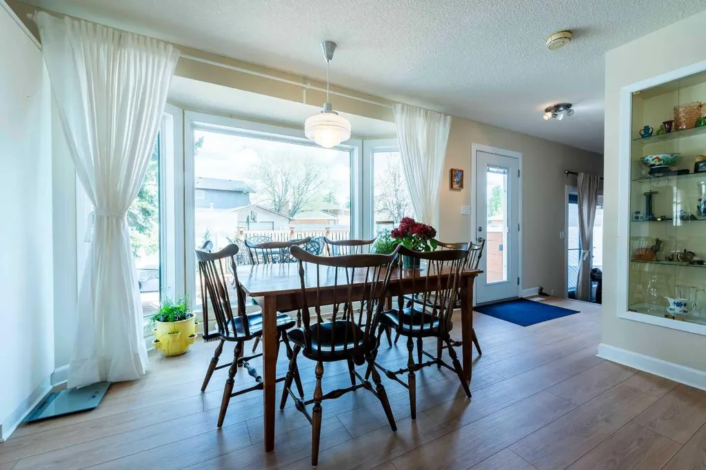 19 Maxwell Avenue Red Deer AB T4R 1P3