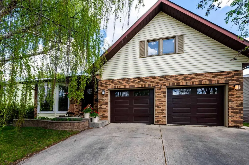 19 Maxwell Avenue Red Deer AB T4R 1P3