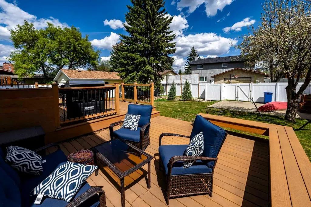 19 Maxwell Avenue Red Deer AB T4R 1P3