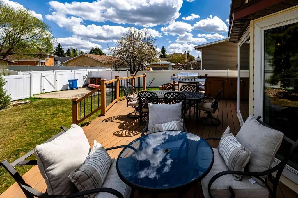 19 Maxwell Avenue Red Deer AB T4R 1P3