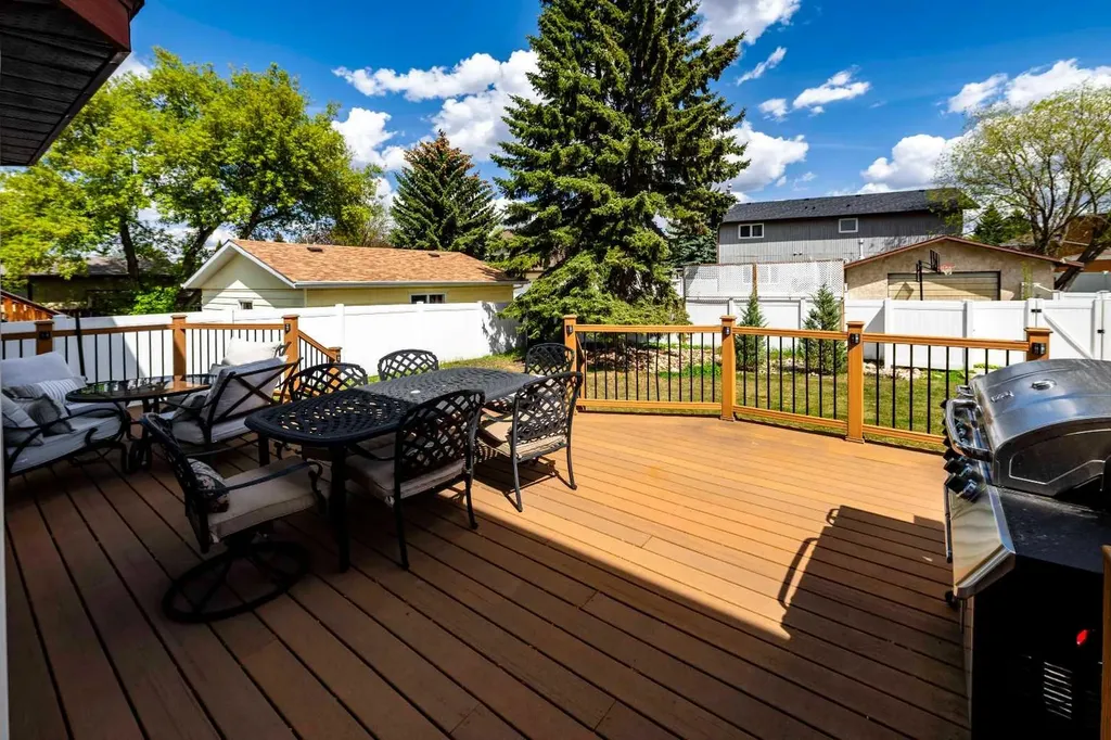 19 Maxwell Avenue Red Deer AB T4R 1P3