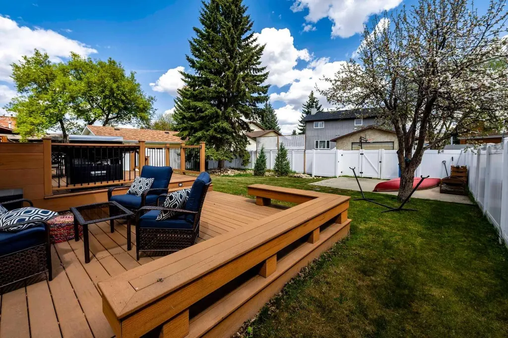 19 Maxwell Avenue Red Deer AB T4R 1P3