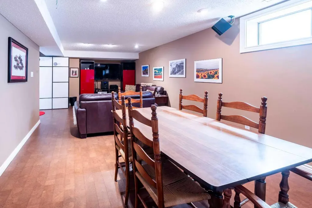 19 Maxwell Avenue Red Deer AB T4R 1P3