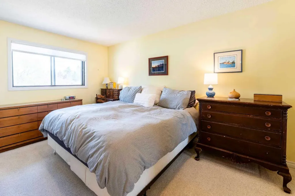 19 Maxwell Avenue Red Deer AB T4R 1P3