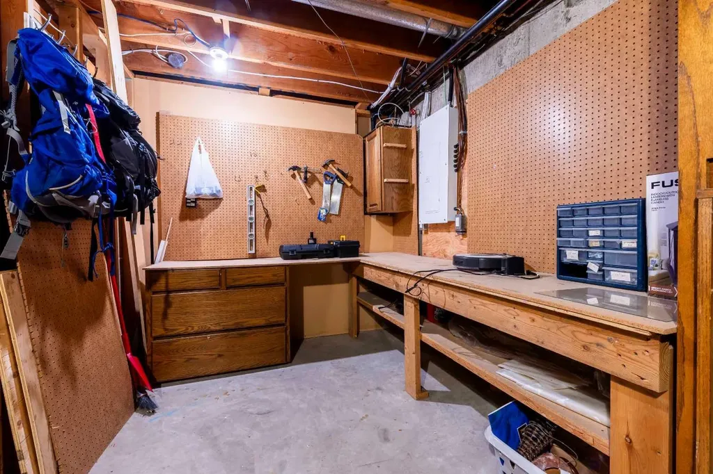 19 Maxwell Avenue Red Deer AB T4R 1P3