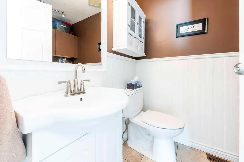 19 Maxwell Avenue Red Deer AB T4R 1P3