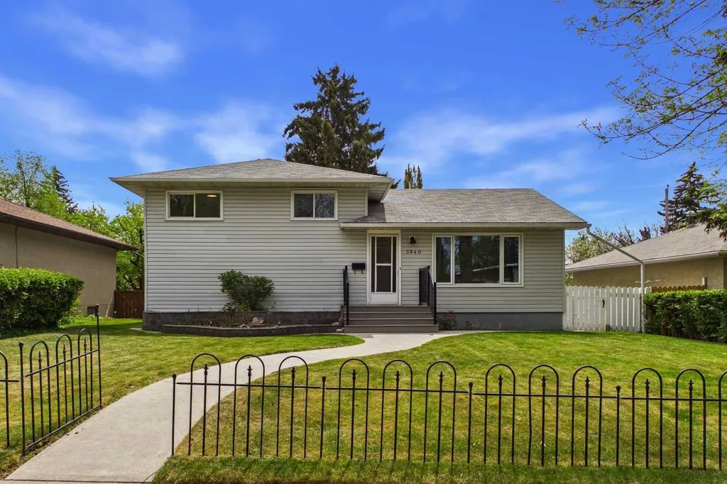 3840 Brooklyn Crescent NW Calgary AB T2L 1H2
