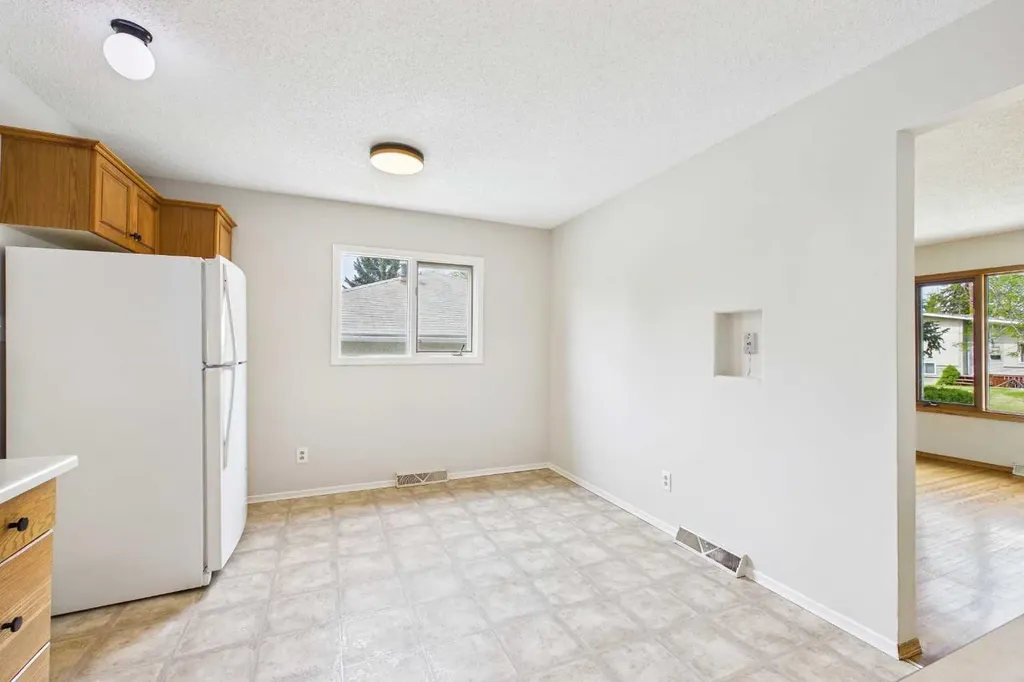 3840 Brooklyn Crescent NW Calgary AB T2L 1H2