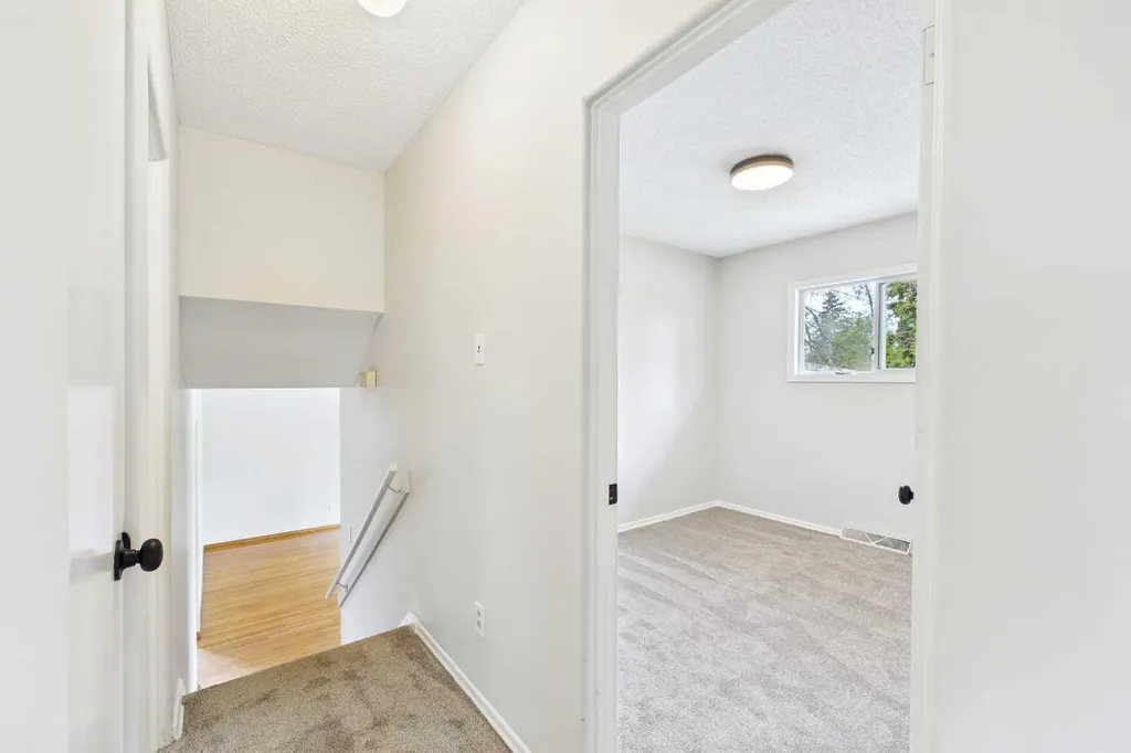 3840 Brooklyn Crescent NW Calgary AB T2L 1H2